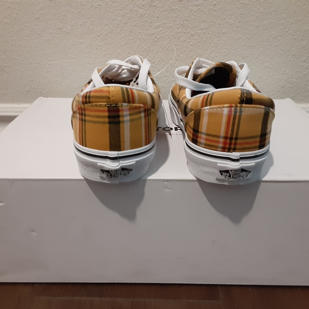 Vans - Picture 2 of 4